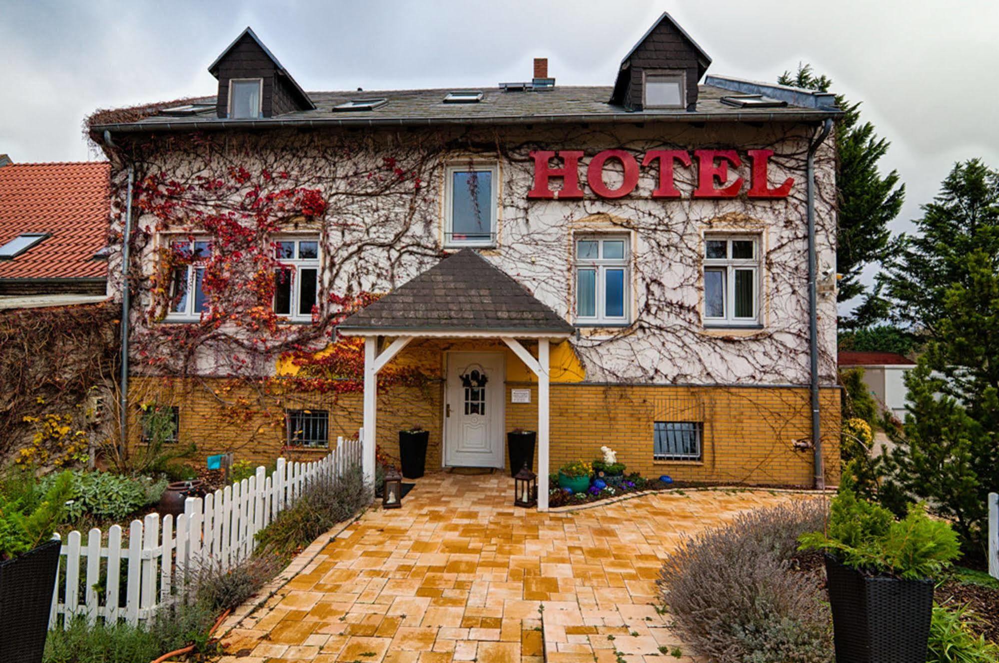 Hotel Dallgow 外观 照片
