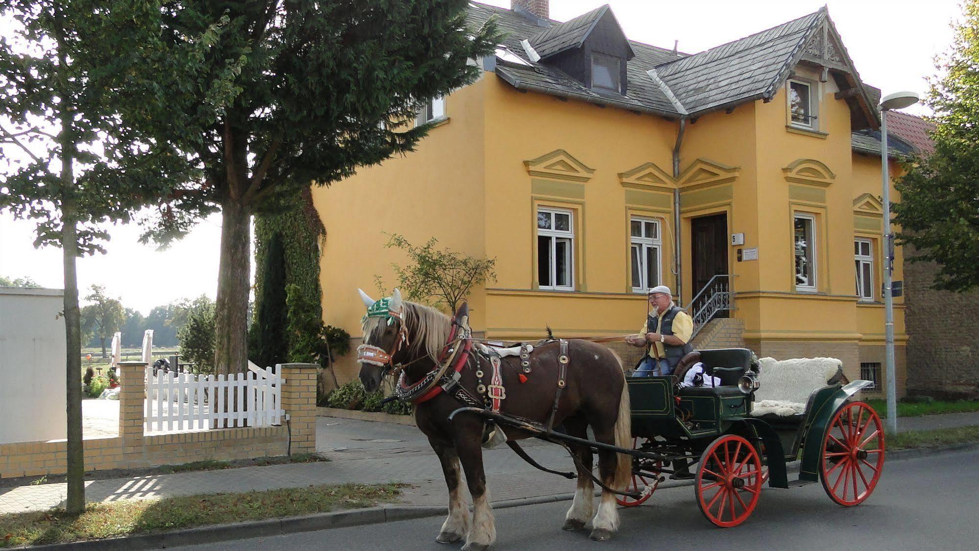 Hotel Dallgow 外观 照片